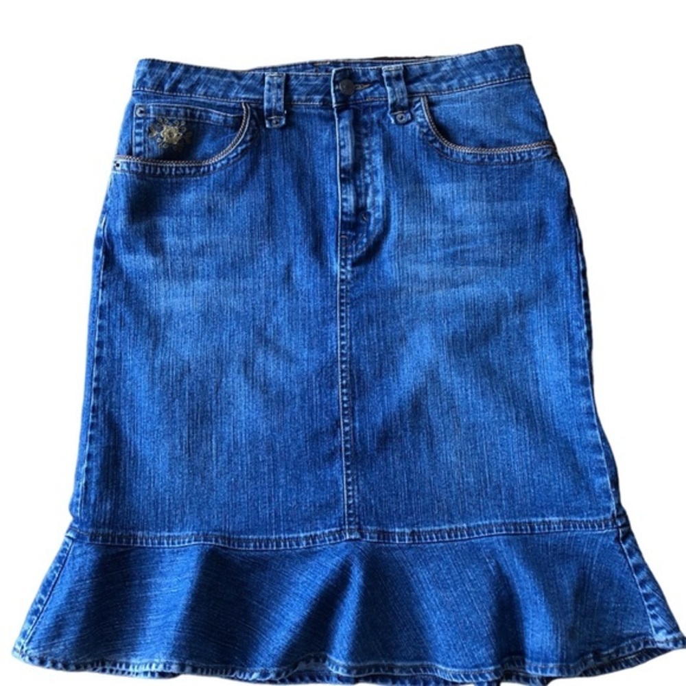 Kikit denim skit w/ruffle hem & embroidered gold floral & trim Size 8
